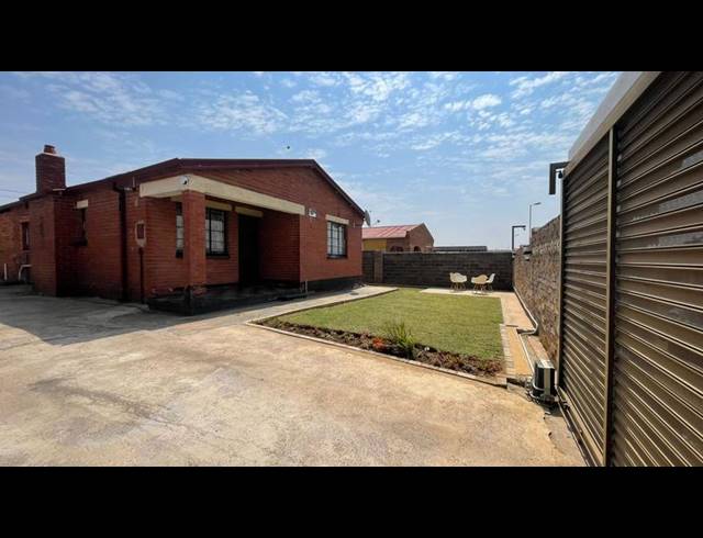 3 BEDROOM HOUSE FOR SALE IN ORLANDO WEST